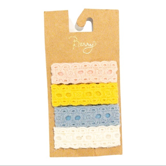 NEW BERRY 4 Pc. Hair Snap Clip Set - Picture 1 of 2